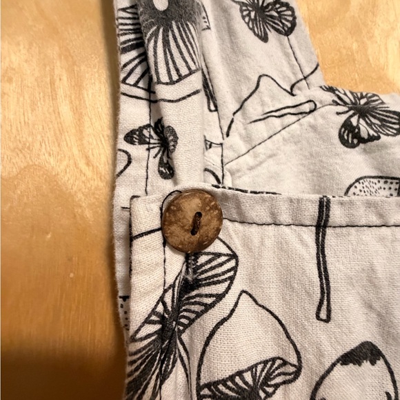 🍄Rising International White Overalls w/ Black Mushrooms - size woman’s small - Picture 6 of 8